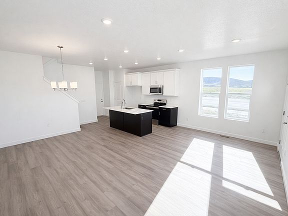 4th image of 921 W Halvorsen Pkwy #221