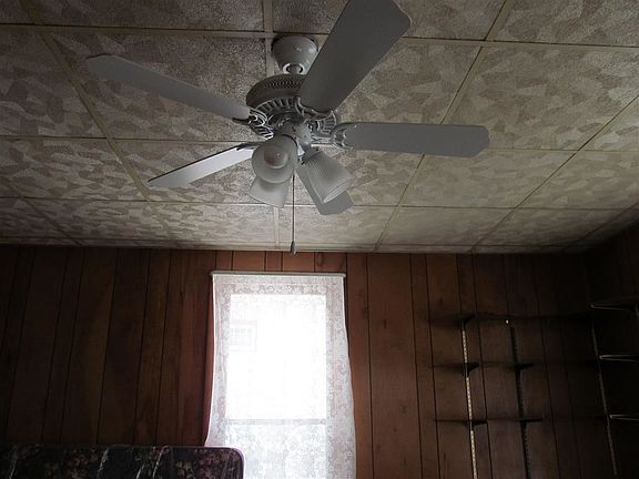 3rd image of 637 N Lake St