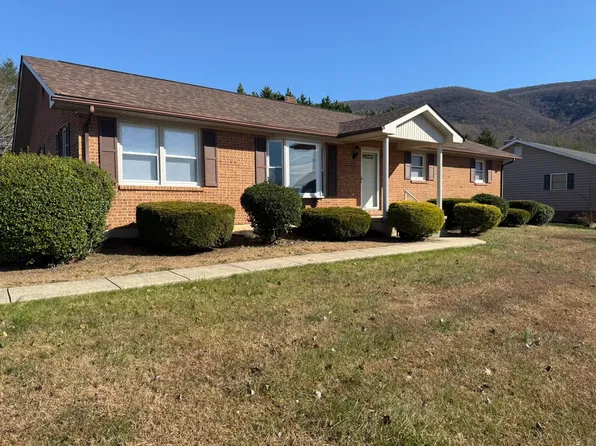 200 Sherry May St, Covington, VA 24426