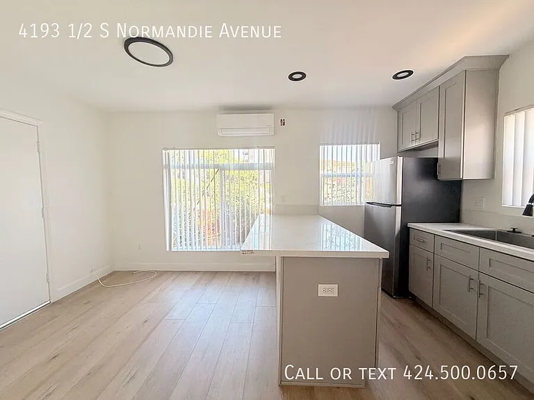 4193 1/2 S Normandie Ave — Photo 3