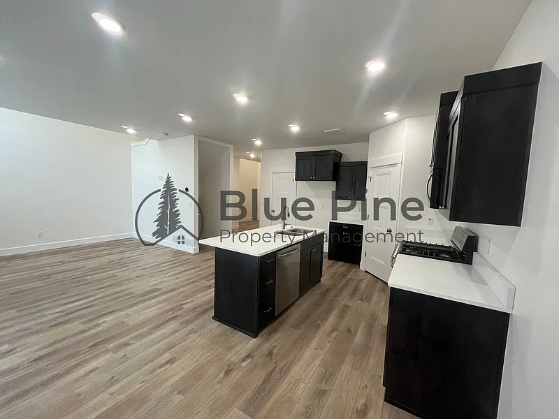 3 bed, 2.5 bath, 2100 sqft, $1,850 — Photo 4