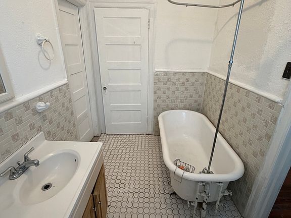 5th image of 5933 Carpenter St APT B