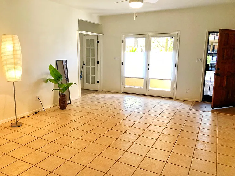 5500 N Valley View Rd #123 — Photo 4