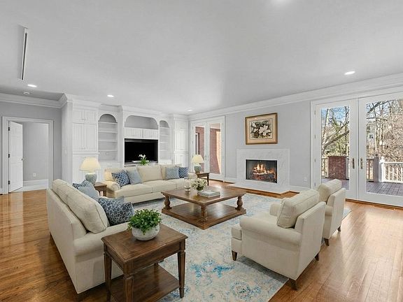 4th image of 25 Club Forest Ln