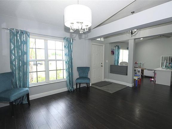 4th image of 1707 W Chapel Dr