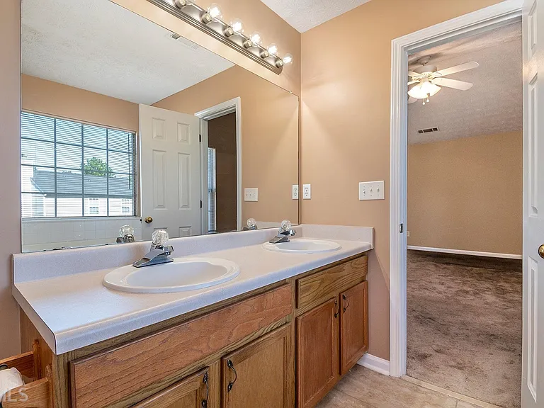 4313 Catalpa Ct — Photo 17