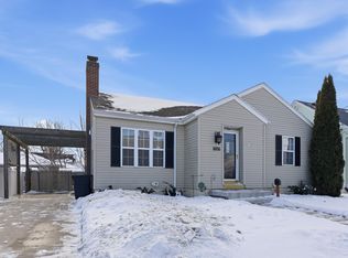 1606 Essex St, Essexville, MI