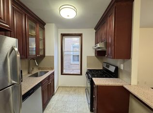 23-24 28th Ave #3R, Astoria, NY 11102