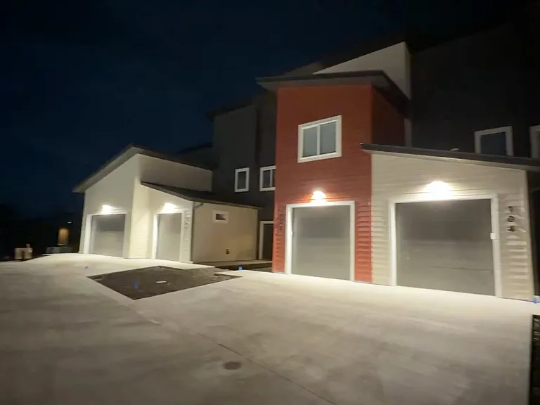Manor Heights Townhome — Photo 11