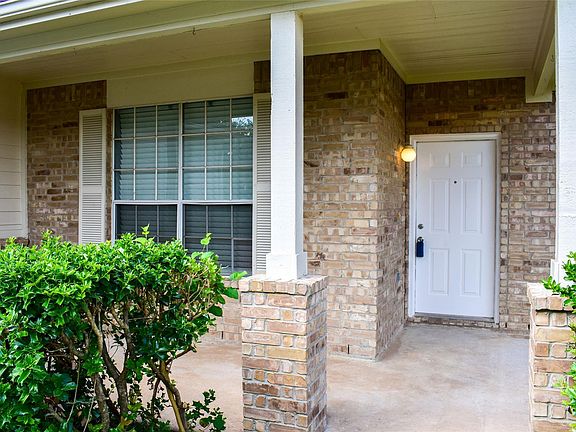 4th image of 1006 Addison Park Ln