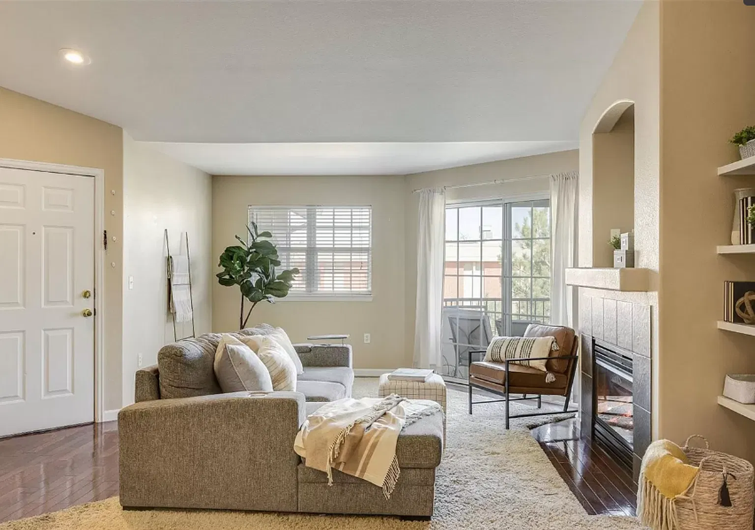 Fabulous 2 Bed 1 Bath Condo Off Mohawk In Boulder- Available December 15th! — Photo 3