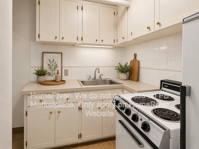 1001 S Monroe St #8 — Photo 3