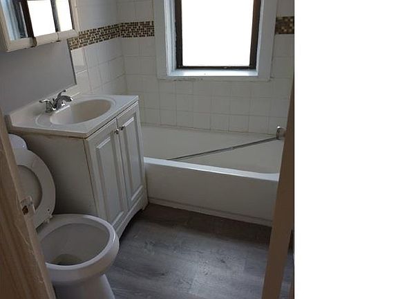 5th image of 4410 S Drexel Blvd #1A