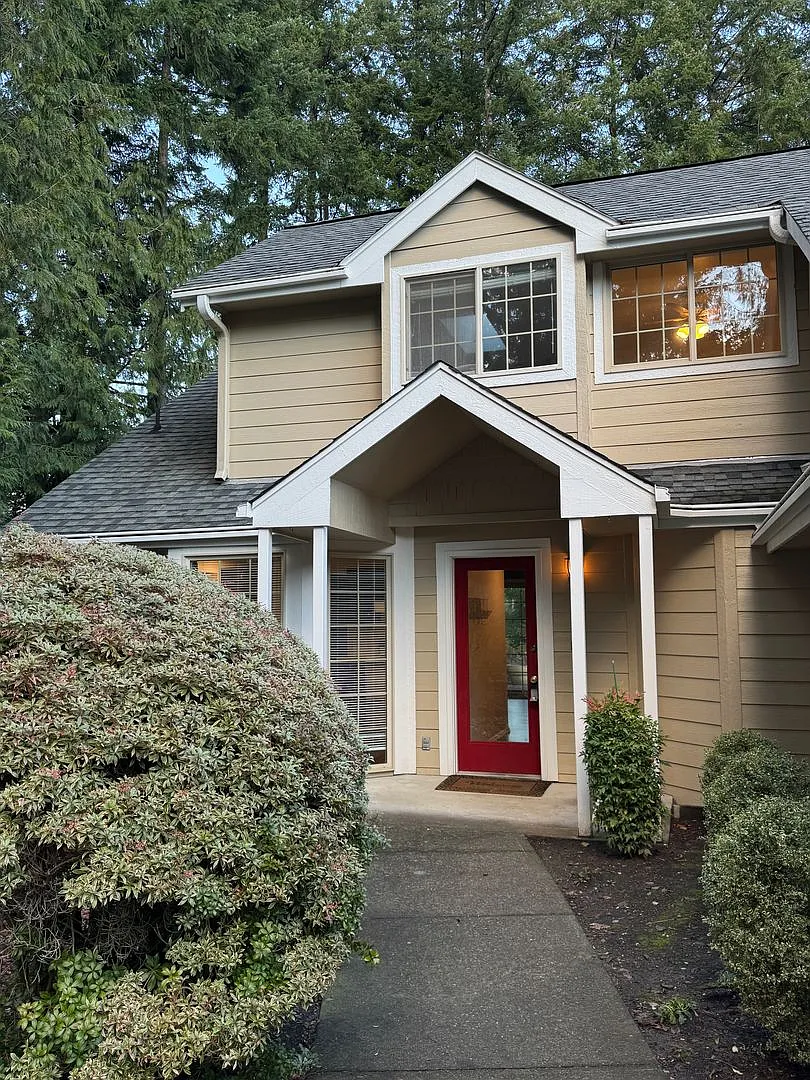 Poulsbo - perfectly charming 2 story with main floor primary suite — Photo 1