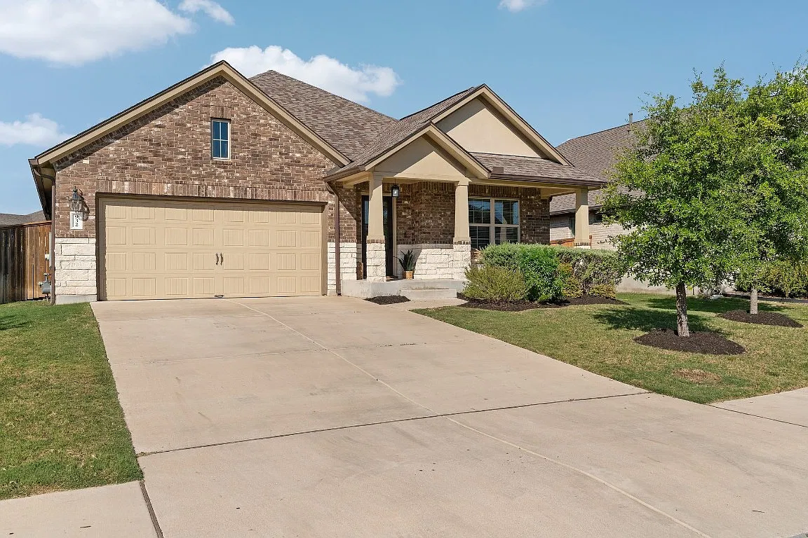 932 Zacarias Dr — Photo 2