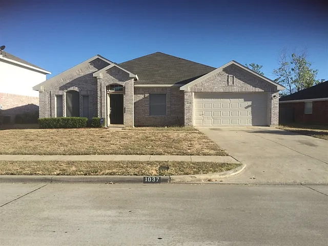 3 bed, 2.0 bath, 1994 sqft, $2,420 — Photo 1