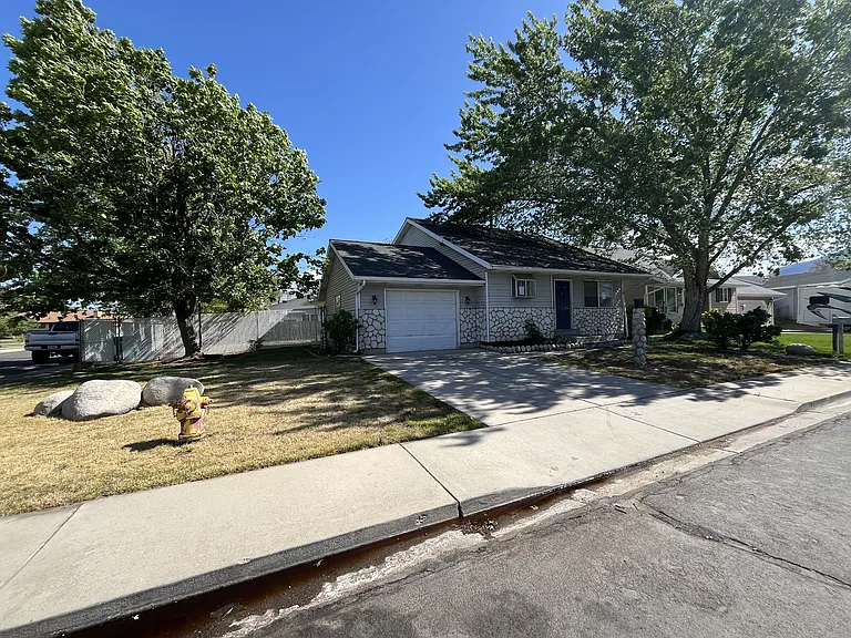 346 N 550 North St E — Photo 2