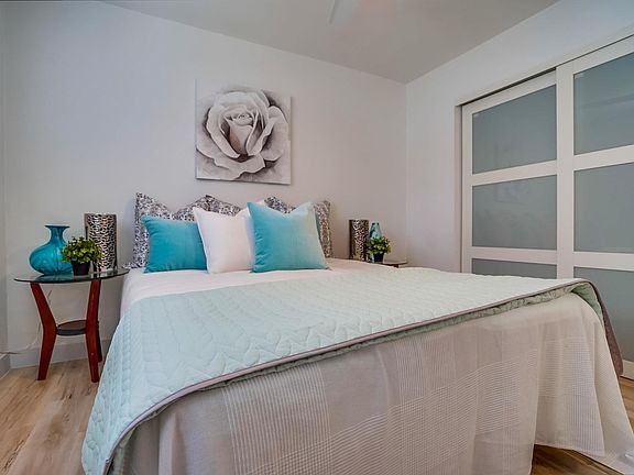 2nd image of 921 Alamitos Ave #15