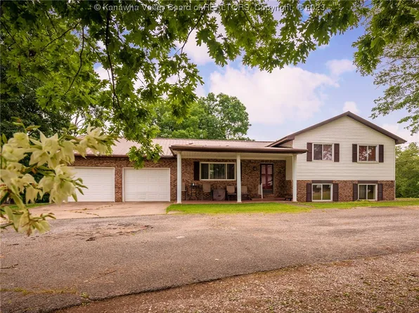 5286 Greywood Dr, Cross Lanes, WV 25313