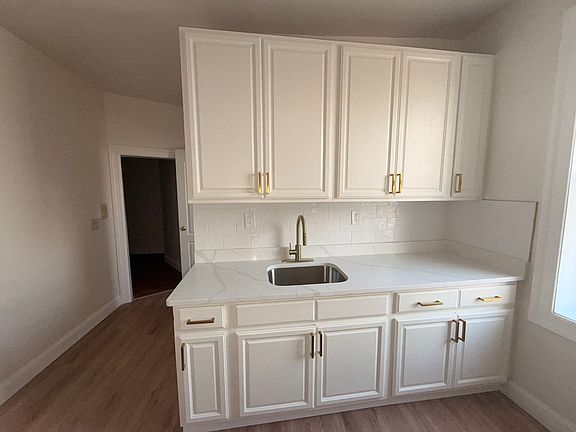 3rd image of 222 51st St #23E
