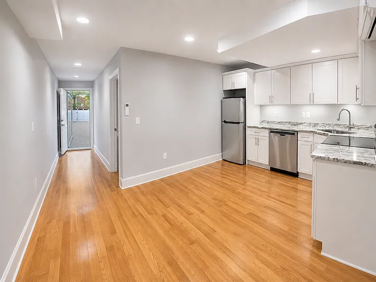 470A E 4th St #1 — Photo 11