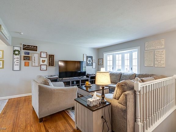 4th image of 354 Hiwood Ave