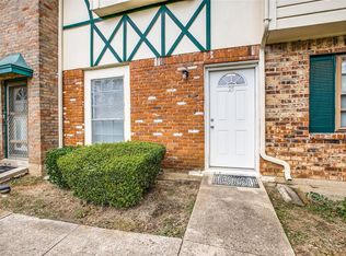25 W Mountain Ln, Grand Prairie, TX 75052