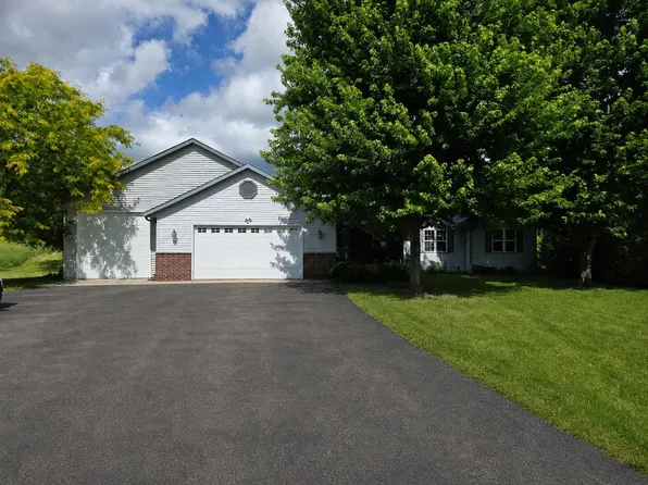 W7918 Payton Dr, Pardeeville, WI 53954