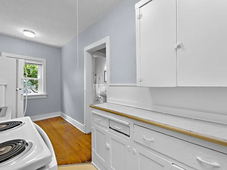 901 E Linwood Blvd — Photo 12