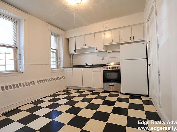 2nd image of 130 Brainerd Rd APT 2