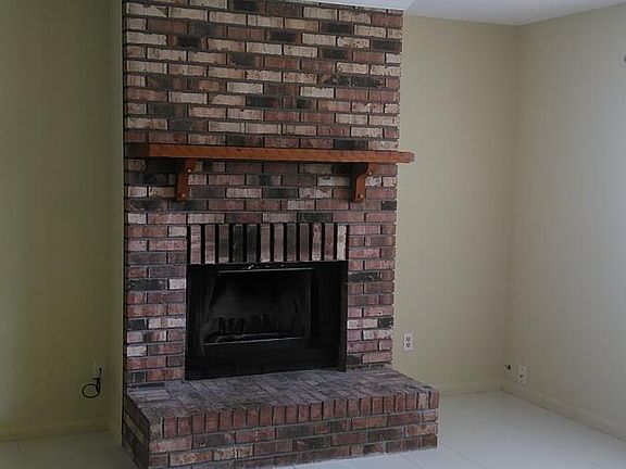 4th image of 205 E Emerald Dr