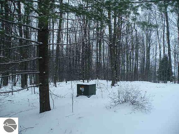 3rd image of 66 Ridge Run