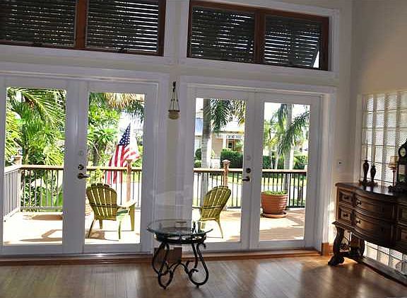 4th image of 1042 SE Saint Lucie Blvd