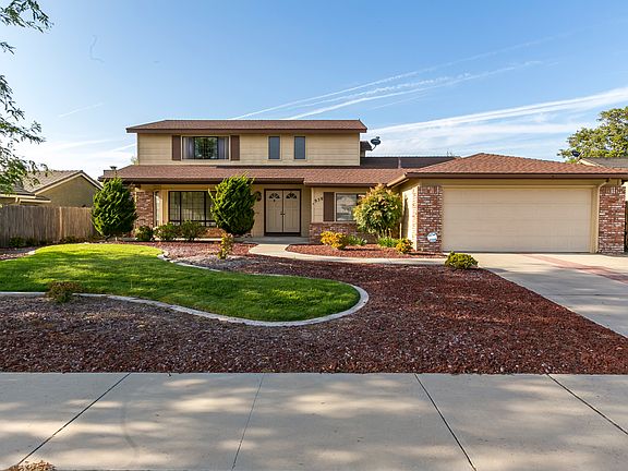 2nd image of 939 Camelot Dr