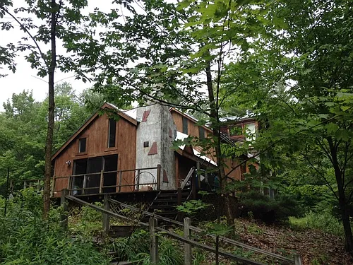 162 Turnpike Rd Photo 1