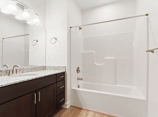 1001 Admiral Ln #7, Hanover, PA 17331