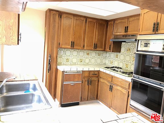 5th image of 804 Vernon Ave