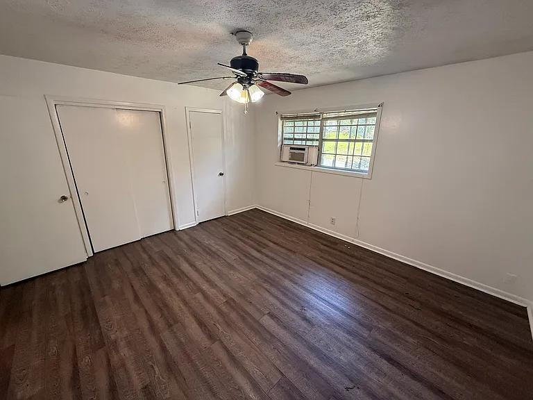 1071 Laurel Ln NW — Photo 8