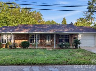807 N Oakland St, Dallas, NC 28034