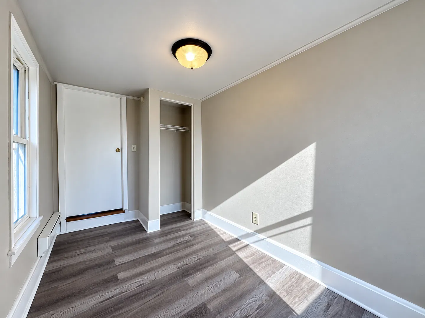 Impressive 5-bedroom 2-bathroom Home in St. Paul! — Photo 4