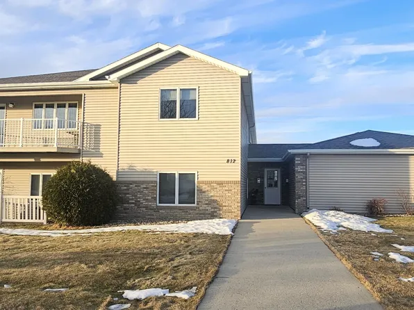 812 Bridgeport Dr Unit 3, Bismarck, ND 58504