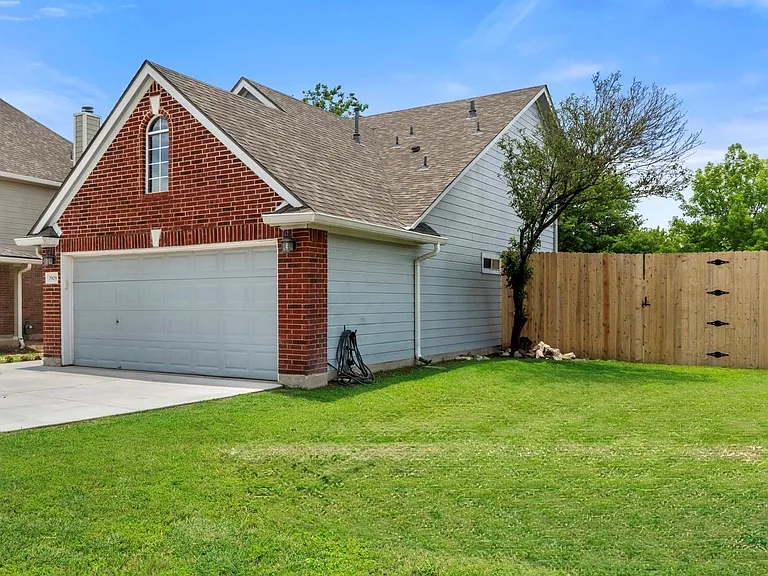 1908 Windy Park Dr — Photo 2