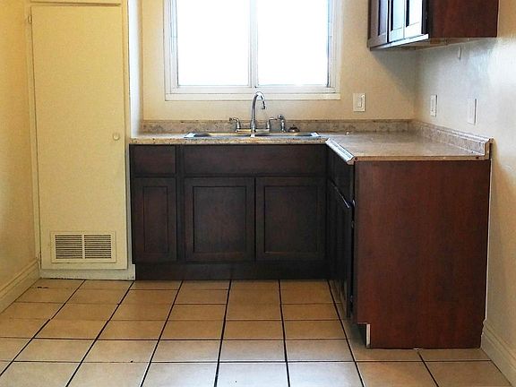 3rd image of 158 Graham Ave APT 7