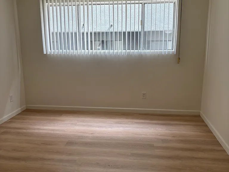322 S Virgil Ave #211 — Photo 5