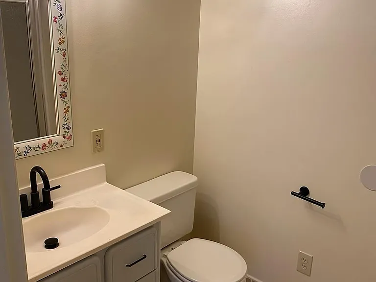 304 Edwards St — Photo 9