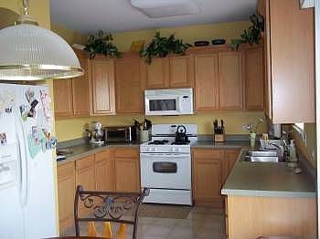 4th image of 2113 Greenview Dr