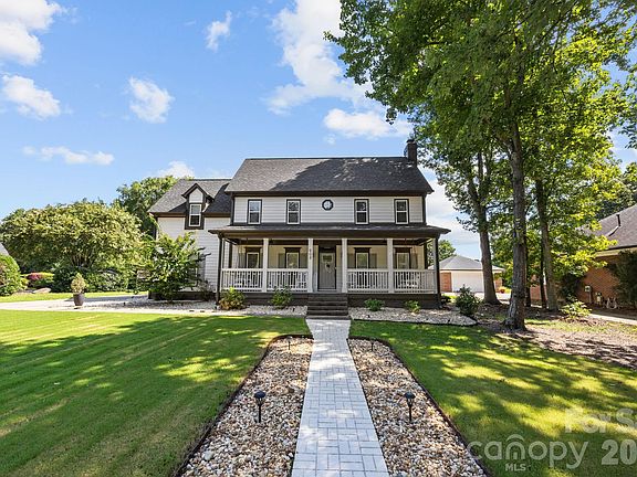 2nd image of 908 Woodhurst Dr