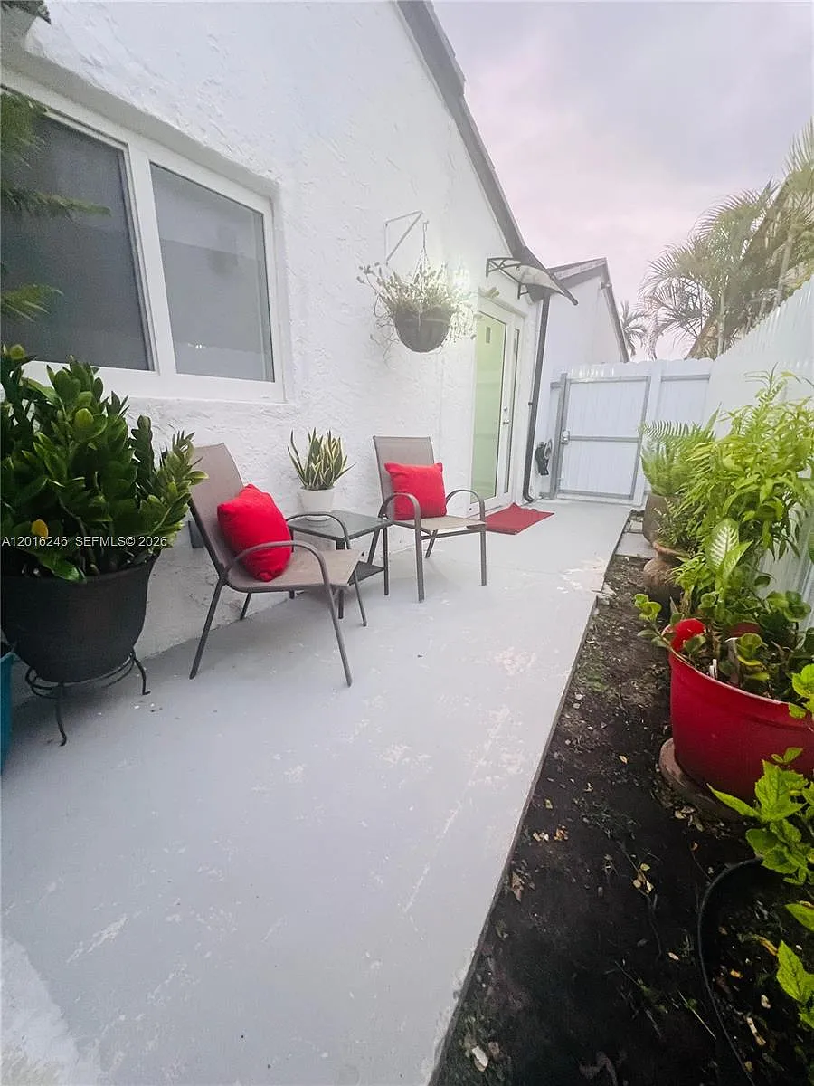 Building Photo - 2500 SW 131st Ct