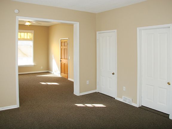 3rd image of 724 Desoto St #1