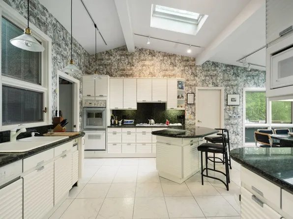 125 Merrick Avenue image 1 of 18